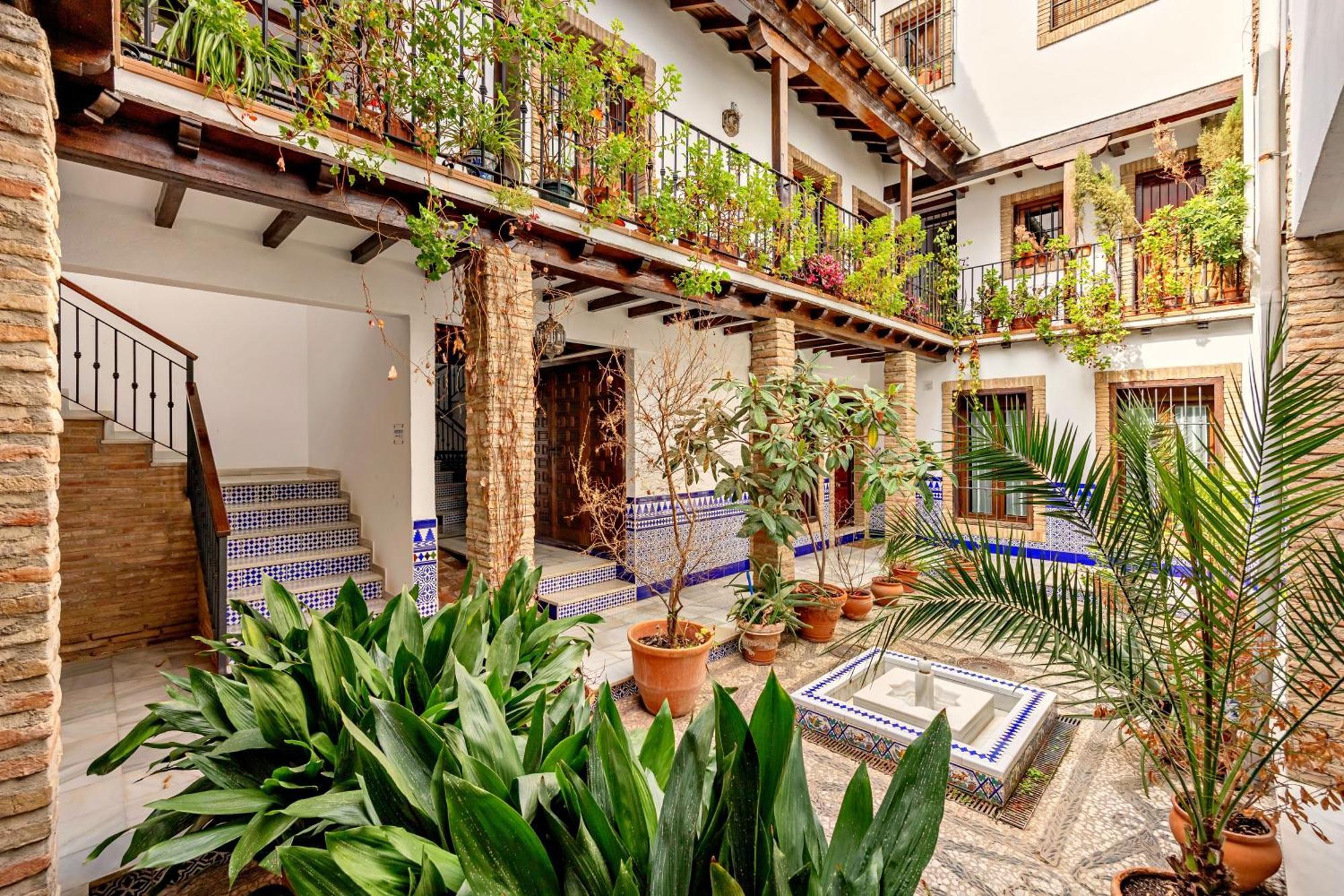 Tuguest Nazari Caldereria - Free Parking Granada